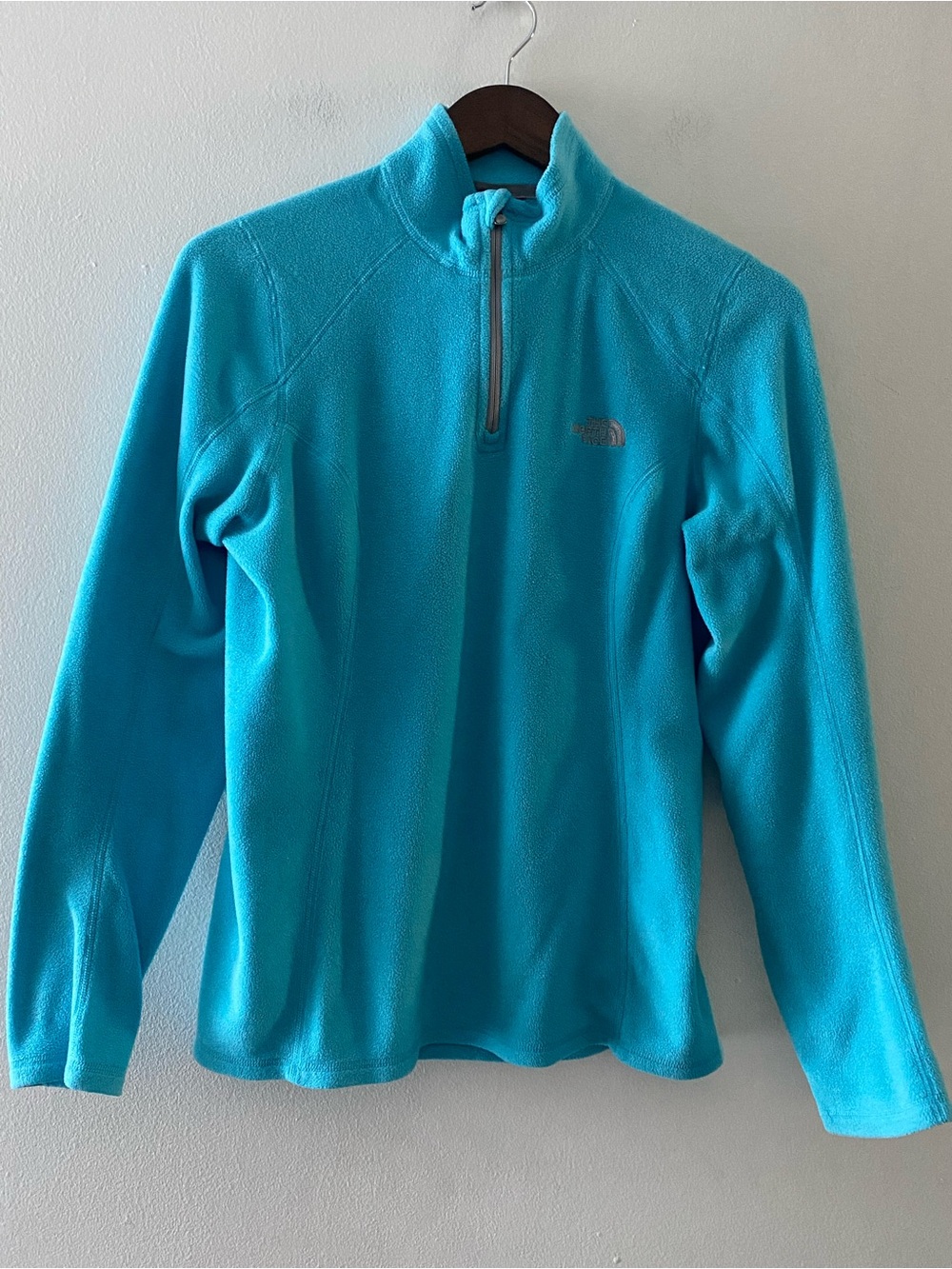 The North Face Women’s Turquoise Half-Zip Fleece Lightweight Pullover